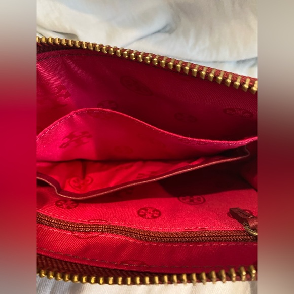 Tory Burch Fuchsia Landon Leather Wristlet - Picture 6 of 15